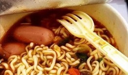 喝生瓜蛋子吃泡面的网红,生瓜蛋子泡面，舌尖上的极限挑战！