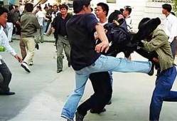 刑警爆料打架视频真实,打架视频背后真相曝光