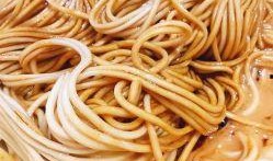 麻酱拌面外卖小哥爆料视频,麻酱拌面制作过程大曝光！