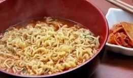喝生瓜蛋子吃泡面的网红,生瓜蛋子泡面，舌尖上的极限挑战！