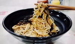 麻酱拌面外卖小哥爆料视频,麻酱拌面制作过程大曝光！